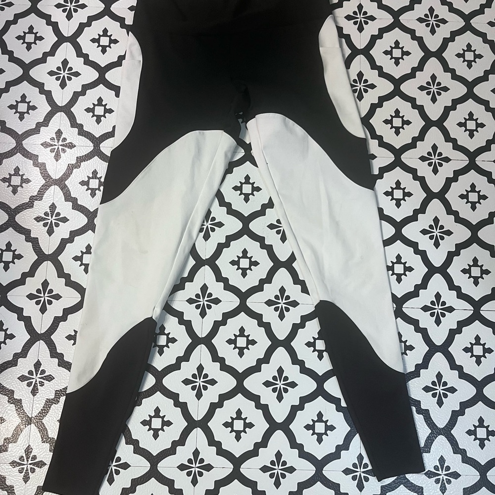 Stylish Black and White Women's Swim Leggings
